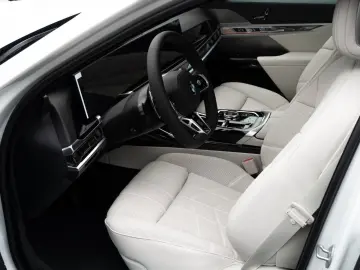 BMW 740d M TOPZUSTAND.DR.ASS.PRO.SOFTC.SKY.5 100
