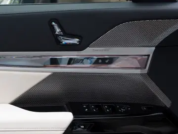 BMW 740d M TOPZUSTAND.DR.ASS.PRO.SOFTC.SKY.5 100