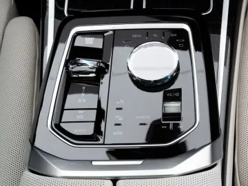 BMW 740d M TOPZUSTAND.DR.ASS.PRO.SOFTC.SKY.5 100