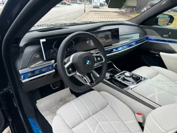 BMW 740d xDrive M Sport TV Aut.Tür SkyL B&W Luft