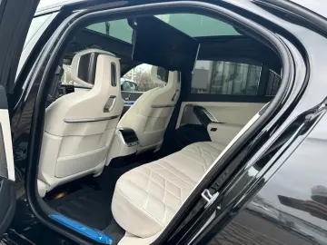 BMW 740d xDrive M Sport TV Aut.Tür SkyL B&W Luft