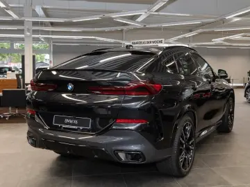 BMW X6 xDrive40d M Paket   B W   Pano   DA Prof