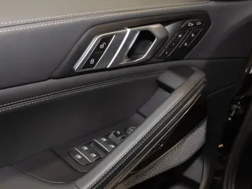 BMW X6 xDrive40d M Paket   B W   Pano   DA Prof