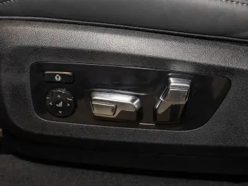 BMW X6 xDrive40d M Paket   B W   Pano   DA Prof