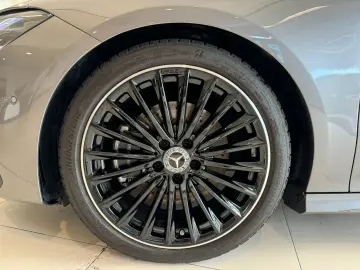 MERCEDES-BENZ CLA 200 d AMG PANO 360 TOP