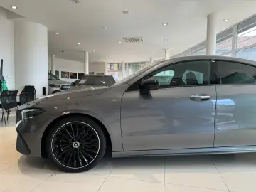 MERCEDES-BENZ CLA 200 d AMG PANO 360 TOP