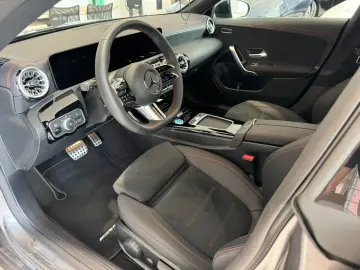 MERCEDES-BENZ CLA 200 d AMG PANO 360 TOP
