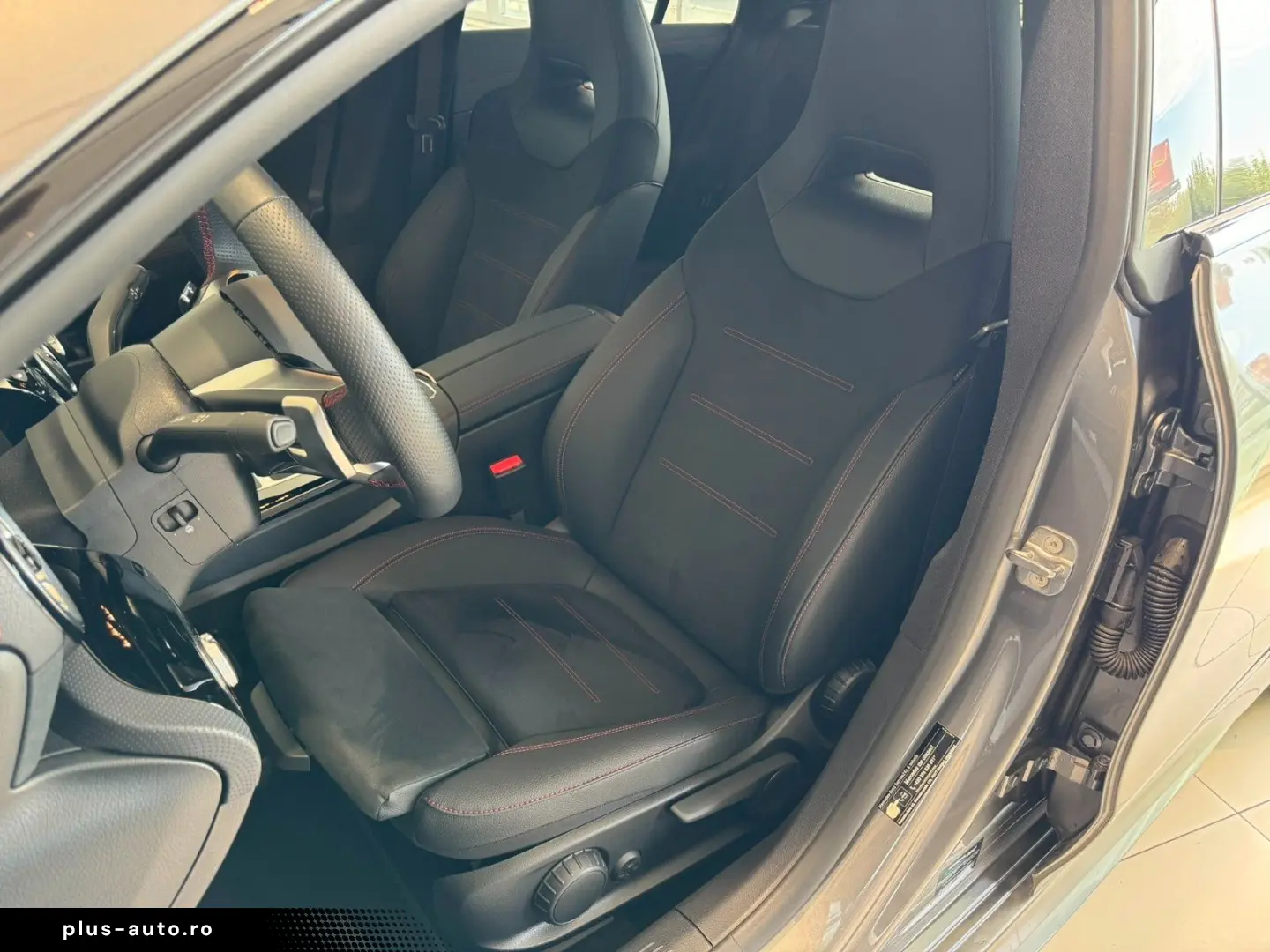 MERCEDES-BENZ CLA 200 d AMG PANO 360 TOP