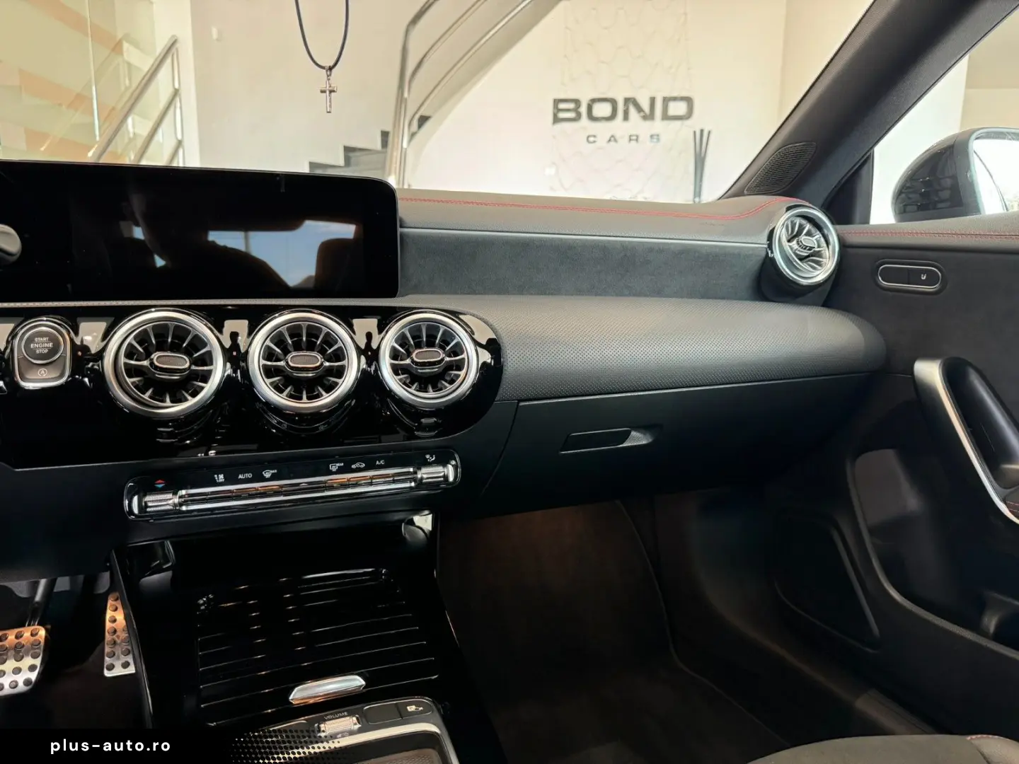 MERCEDES-BENZ CLA 200 d AMG PANO 360 TOP