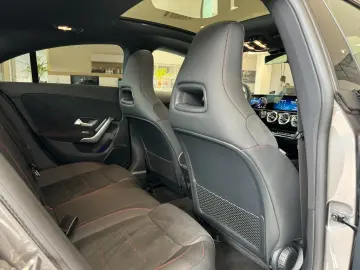 MERCEDES-BENZ CLA 200 d AMG PANO 360 TOP