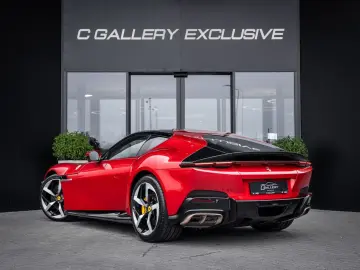 FERRARI 12 Cilindri 6.5 V12 - Rosso Imola   Lift   Carbo