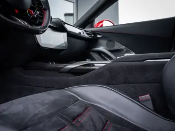 FERRARI 12 Cilindri 6.5 V12 - Rosso Imola   Lift   Carbo