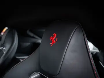 FERRARI 12 Cilindri 6.5 V12 - Rosso Imola   Lift   Carbo