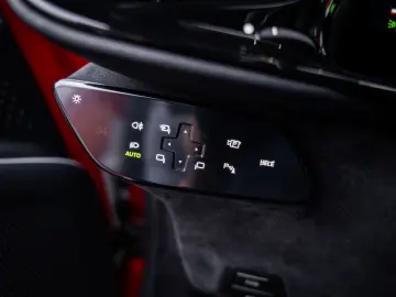 FERRARI 12 Cilindri 6.5 V12 - Rosso Imola   Lift   Carbo