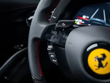 FERRARI 12 Cilindri 6.5 V12 - Rosso Imola   Lift   Carbo