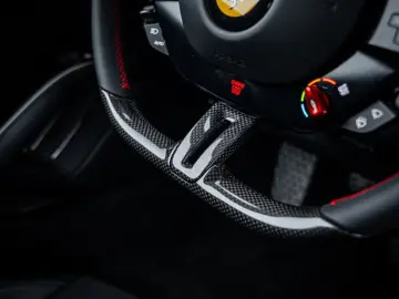 FERRARI 12 Cilindri 6.5 V12 - Rosso Imola   Lift   Carbo