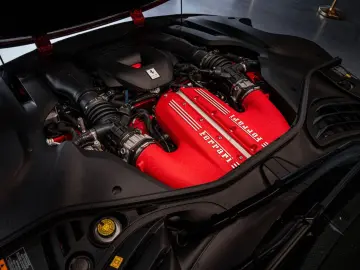 FERRARI 12 Cilindri 6.5 V12 - Rosso Imola   Lift   Carbo