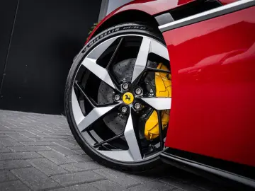 FERRARI 12 Cilindri 6.5 V12 - Rosso Imola   Lift   Carbo