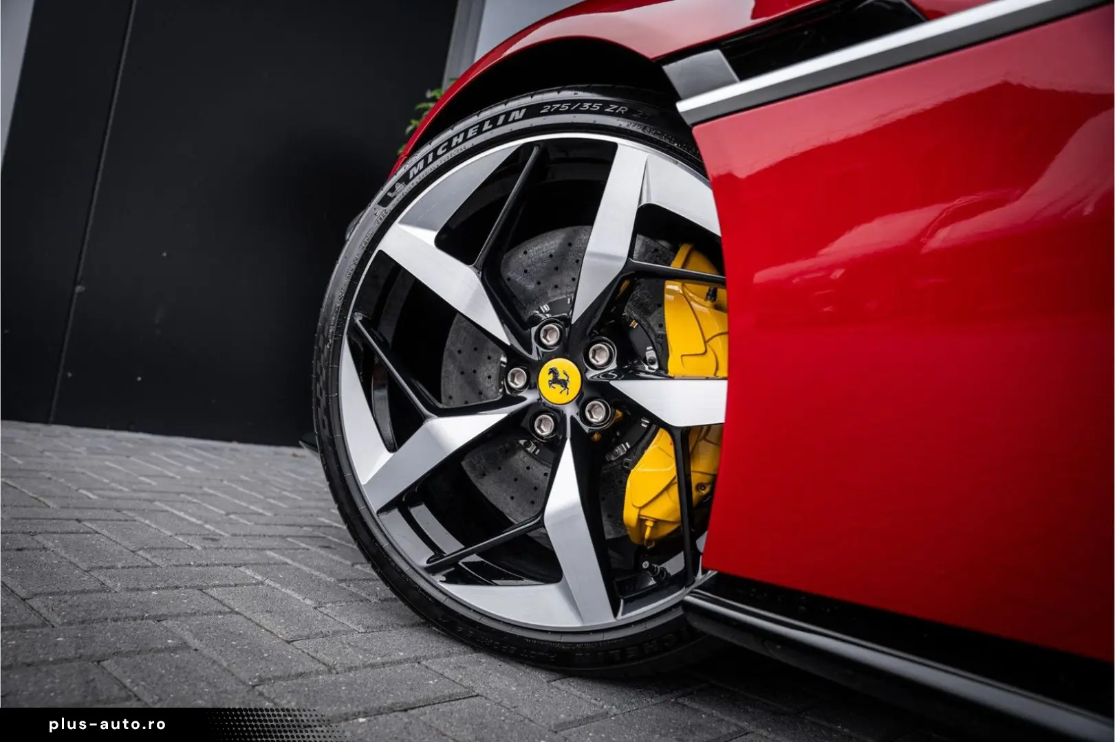 FERRARI 12 Cilindri 6.5 V12 - Rosso Imola   Lift   Carbo