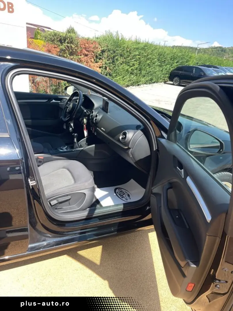 Audi A3  2.0TDI  150CP  BI-Xenon  Panoramic  Scaune încălzit