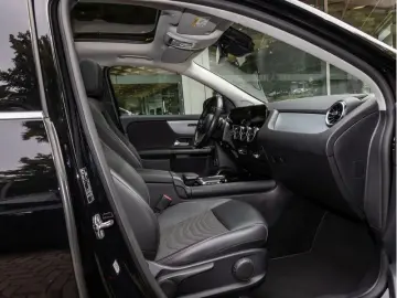 MERCEDES-BENZ GLA 250e