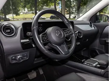 MERCEDES-BENZ GLA 250e