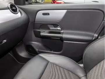 MERCEDES-BENZ GLA 250e