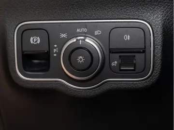 MERCEDES-BENZ GLA 250e