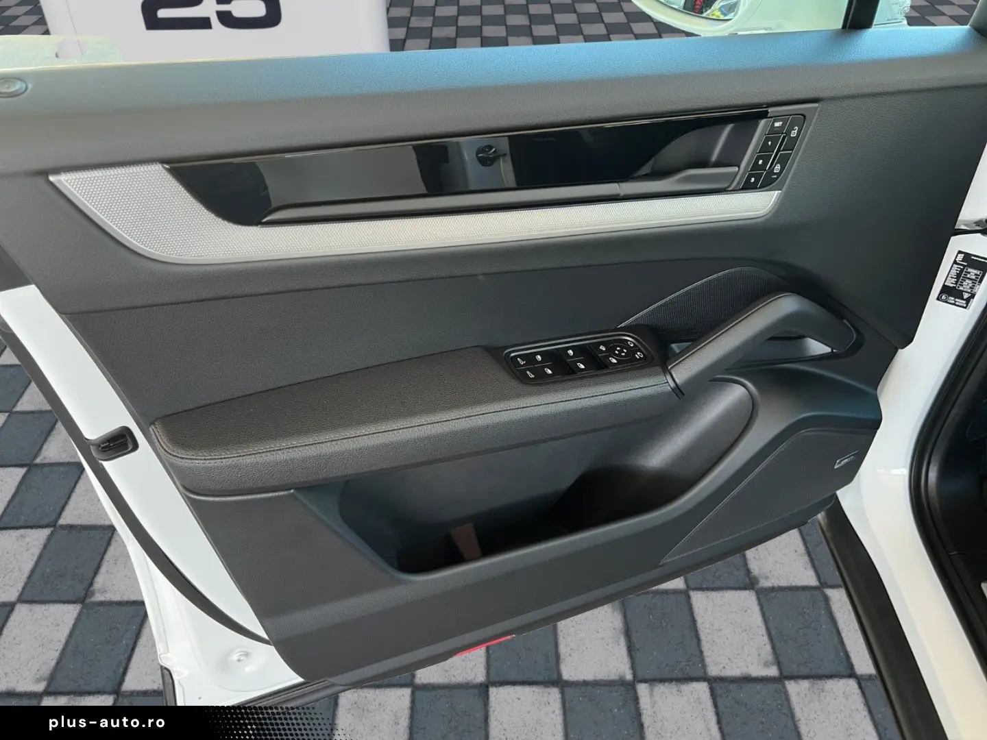 PORSCHE Cayenne S V8 OFFROAD Paket · Panor. · Standheiz.