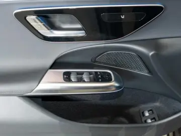 MERCEDES-BENZ E 300 e  AMG Night SUPERSCREEN Distronic LED
