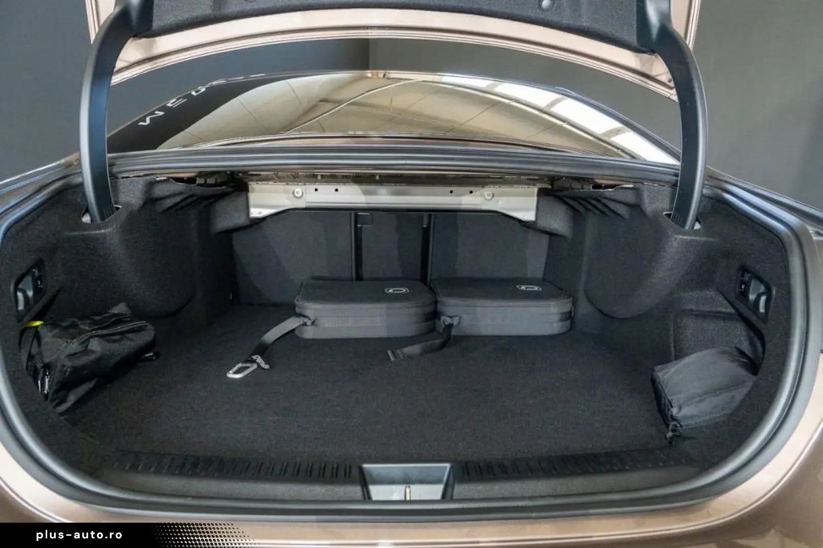 MERCEDES-BENZ E 300 e  AMG Night SUPERSCREEN Distronic LED