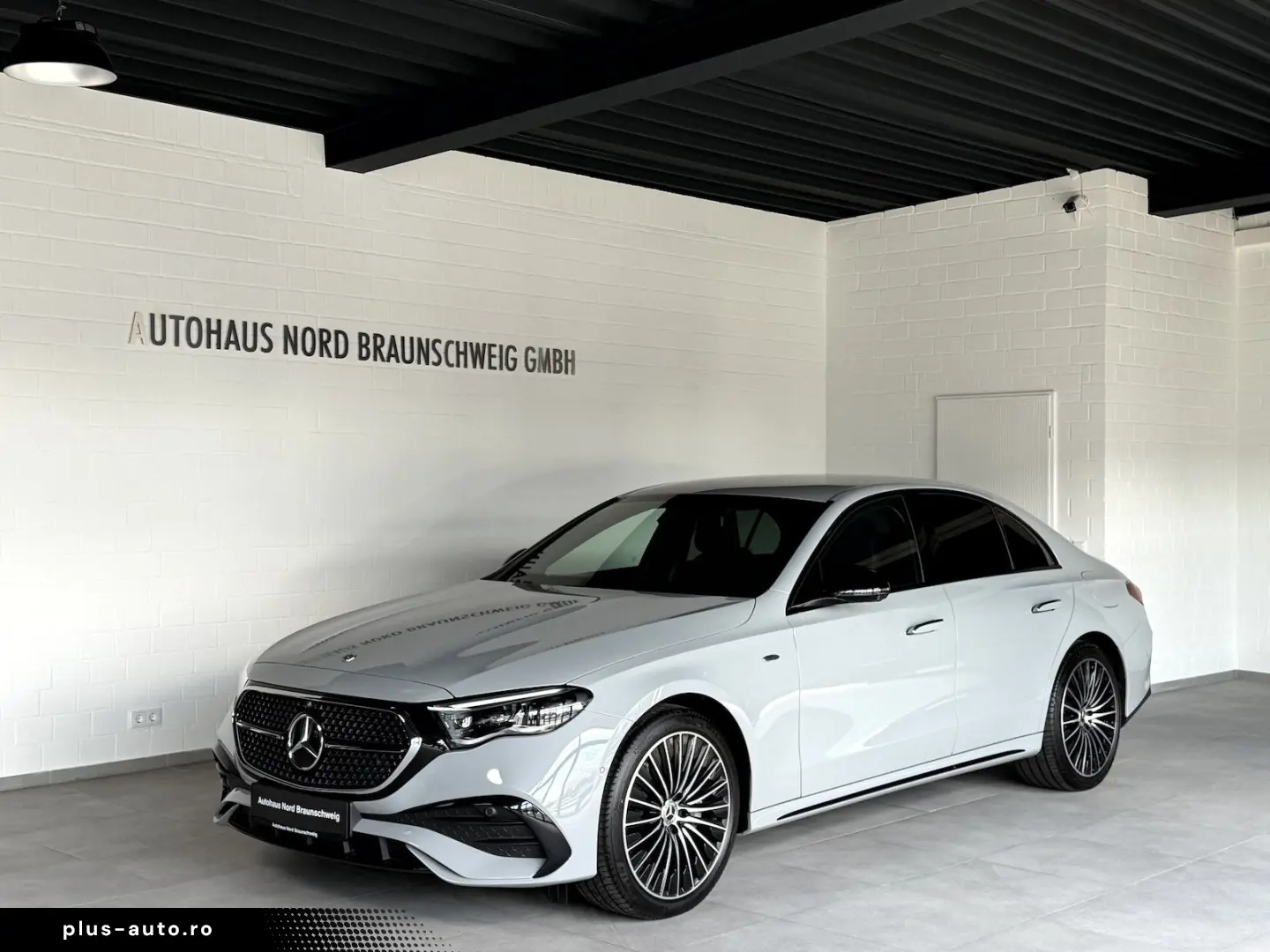 MERCEDES-BENZ E 300 e AMG  Superscreen 4DBurmester Night