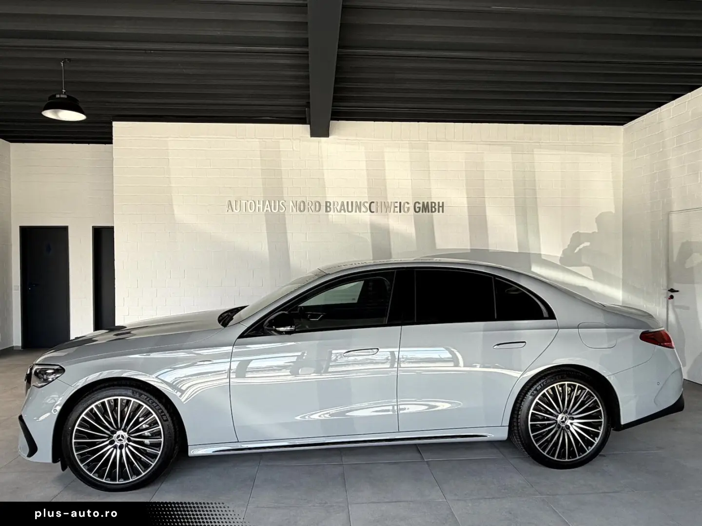 MERCEDES-BENZ E 300 e AMG  Superscreen 4DBurmester Night