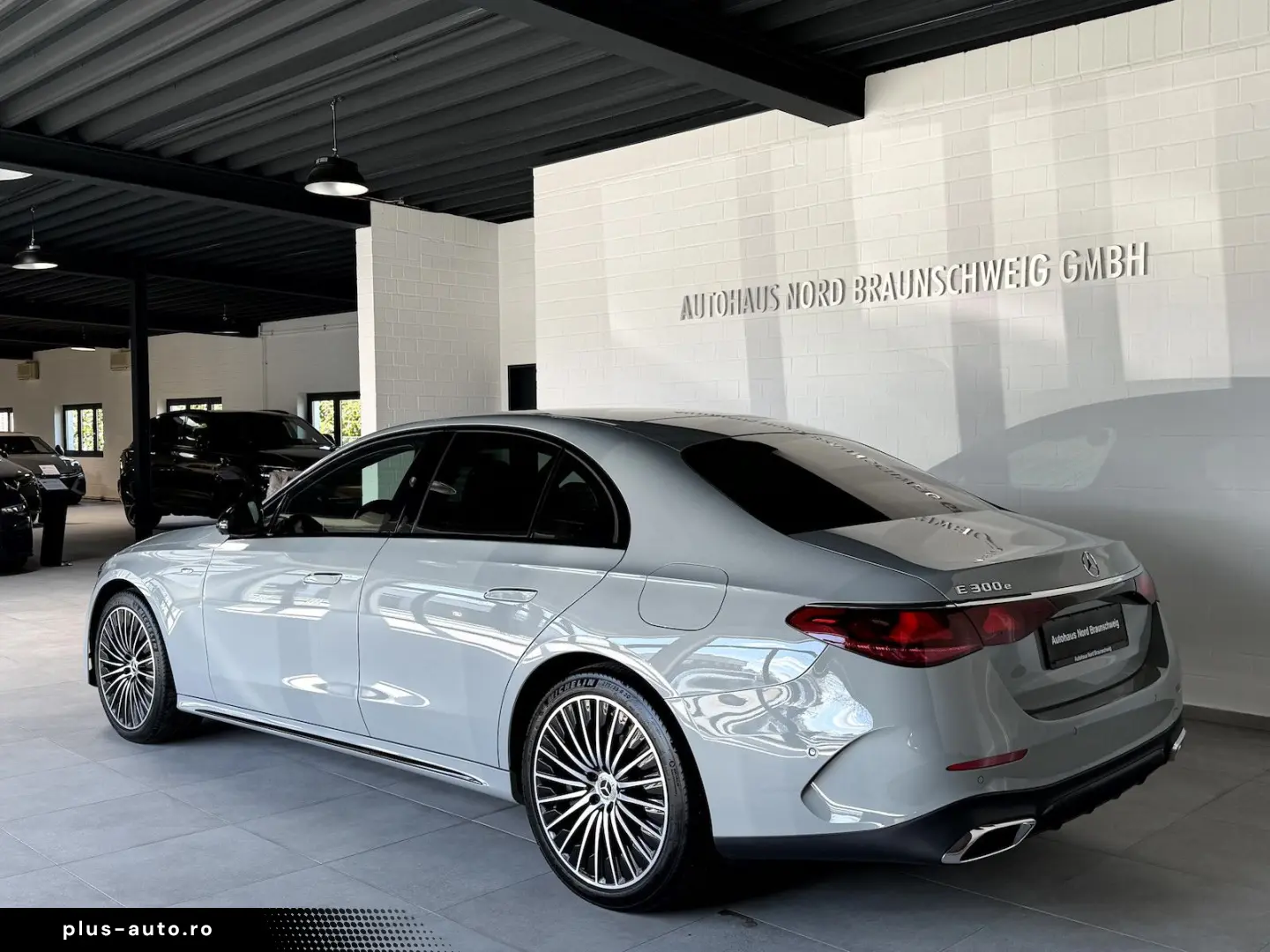 MERCEDES-BENZ E 300 e AMG  Superscreen 4DBurmester Night