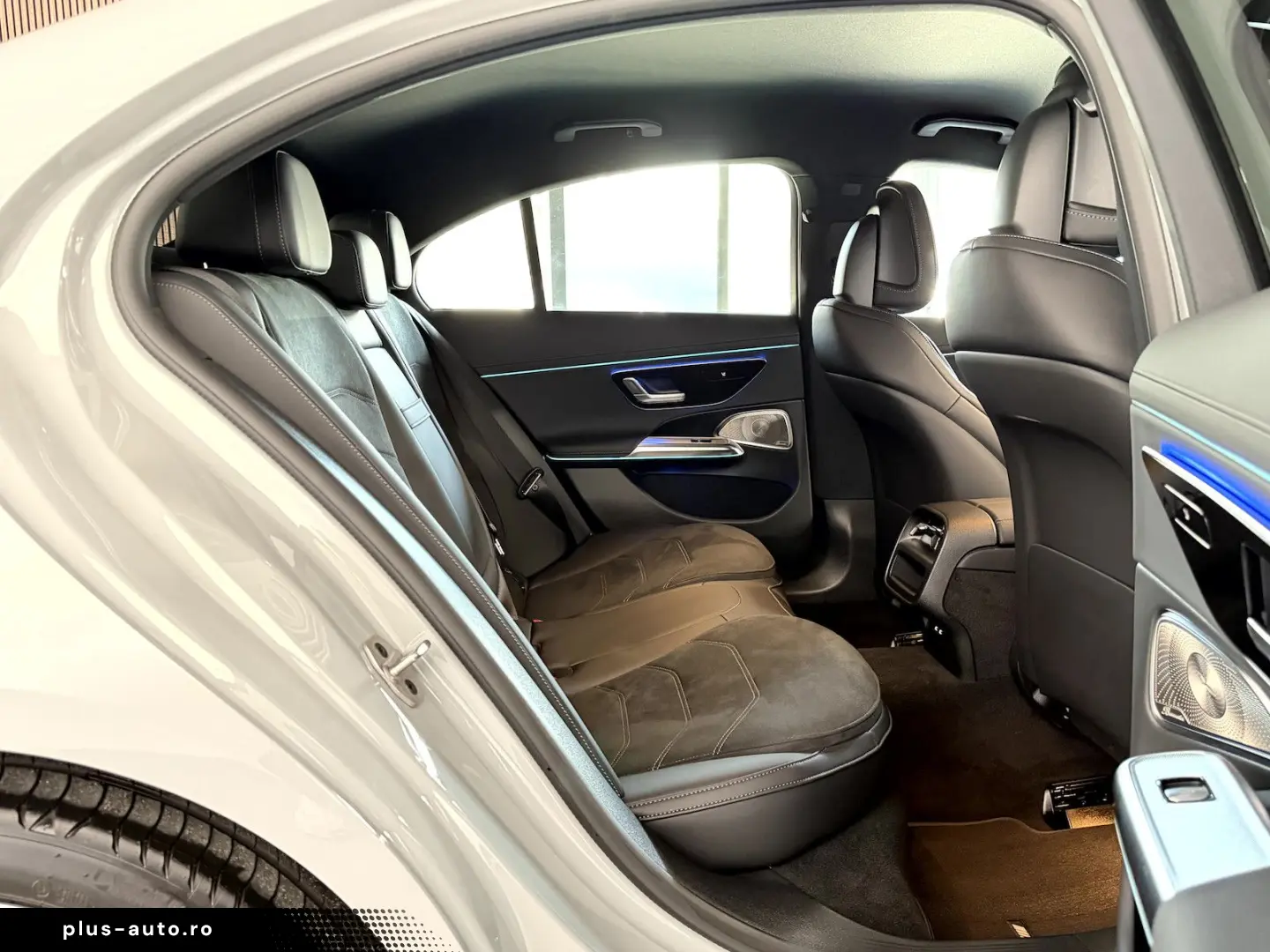 MERCEDES-BENZ E 300 e AMG  Superscreen 4DBurmester Night