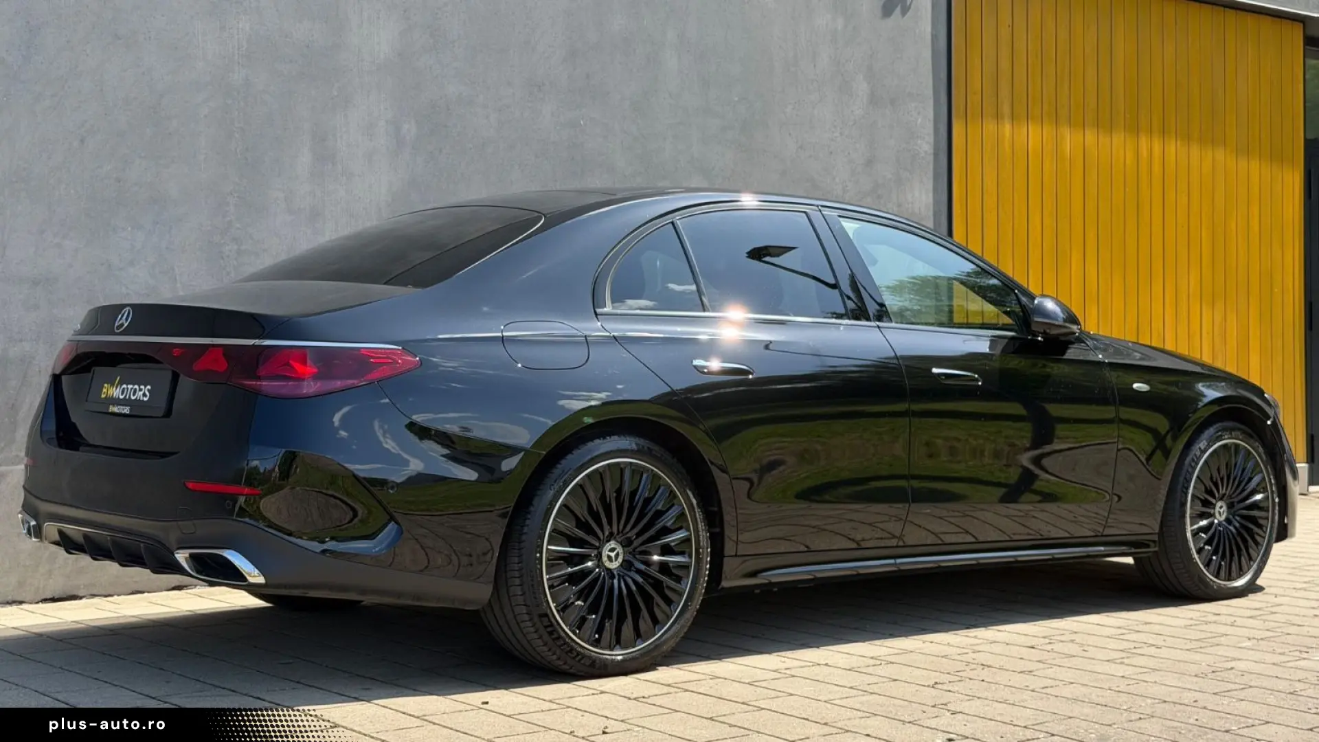 MERCEDES-BENZ E 300 de AMG Premium Superscreen Night Burm