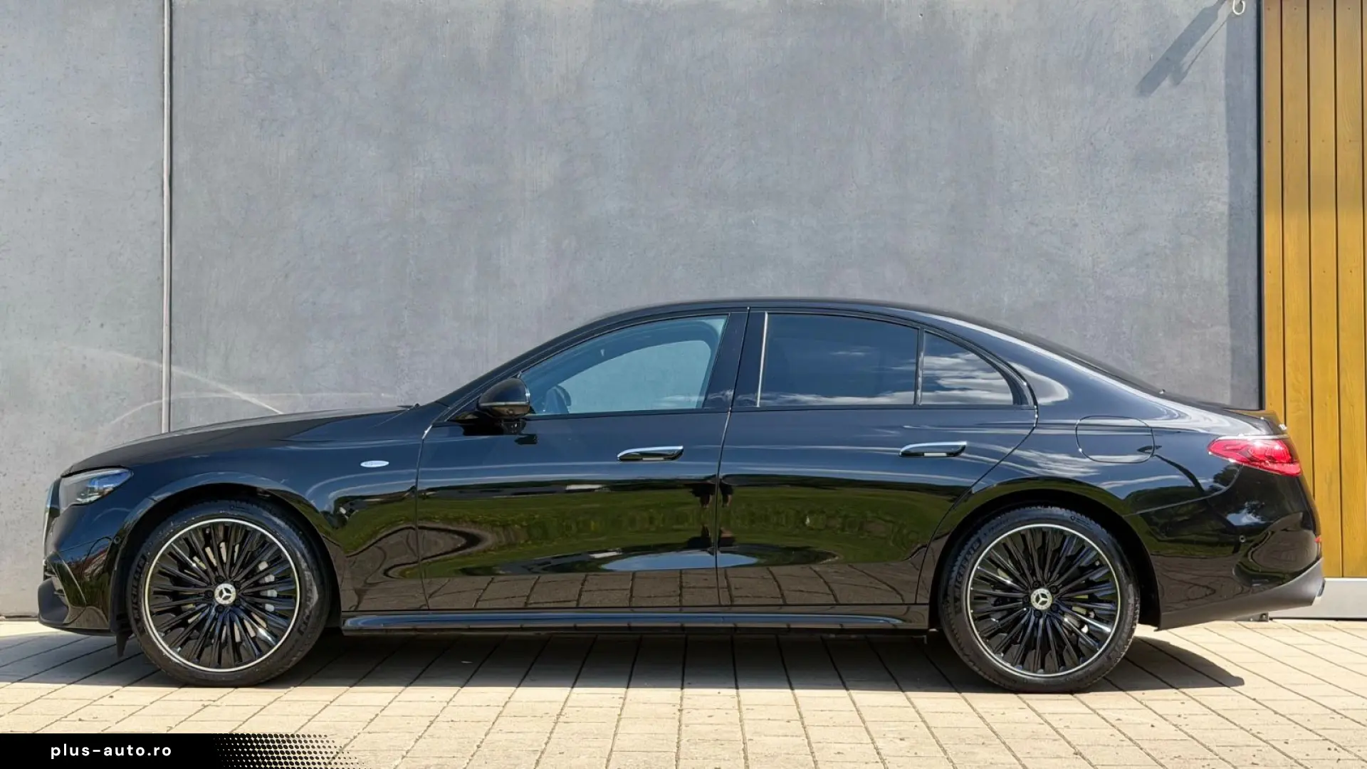 MERCEDES-BENZ E 300 de AMG Premium Superscreen Night Burm