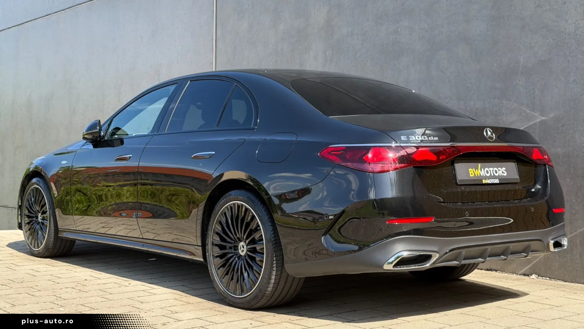MERCEDES-BENZ E 300 de AMG Premium Superscreen Night Burm