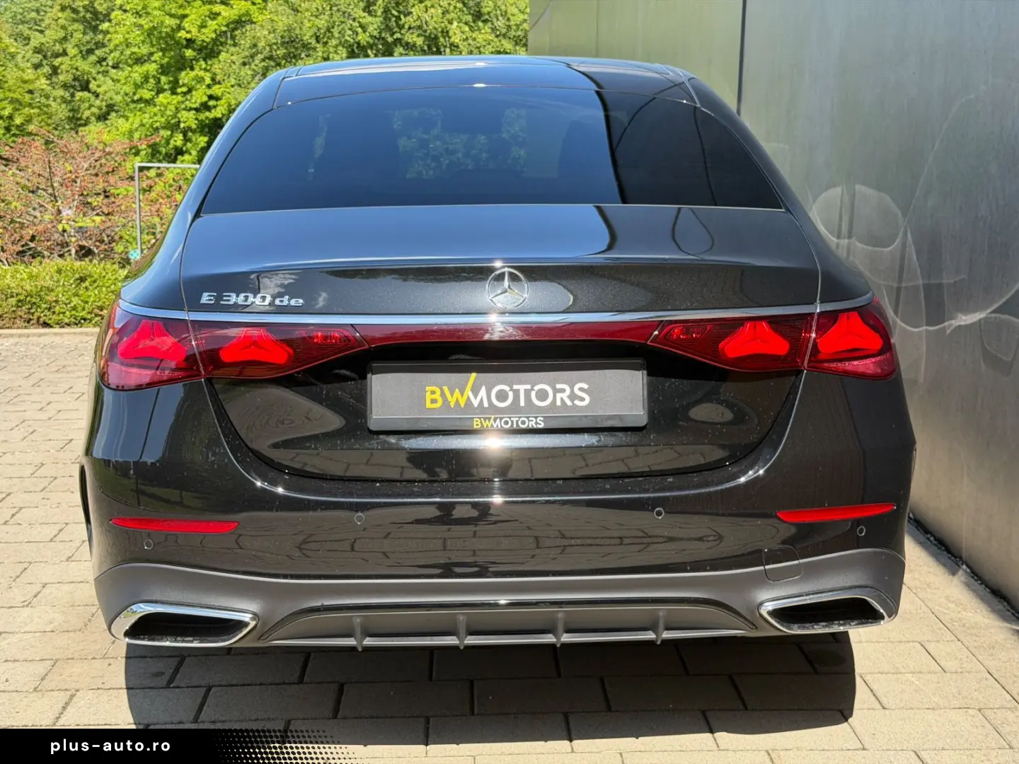 MERCEDES-BENZ E 300 de AMG Premium Superscreen Night Burm