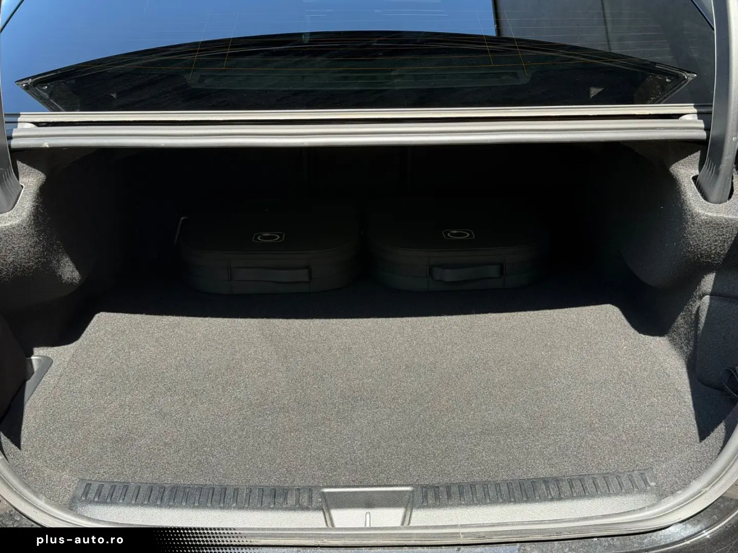 MERCEDES-BENZ E 300 de AMG Premium Superscreen Night Burm
