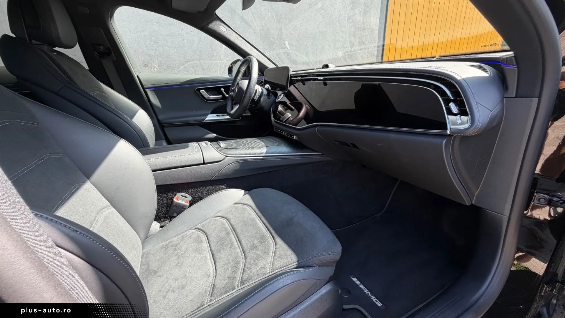 MERCEDES-BENZ E 300 de AMG Premium Superscreen Night Burm