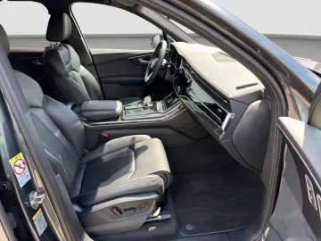 AUDI Q7 S line sport 50 TDI compeition  MATRIX StaHzg