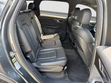 AUDI Q7 S line sport 50 TDI compeition  MATRIX StaHzg