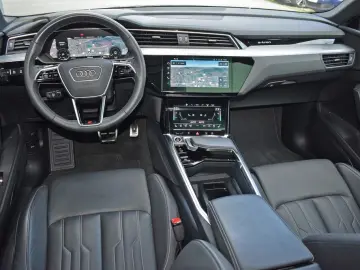 AUDI Q8 e-tron Sportback 55 qu.  S-line Pano Luft HuD