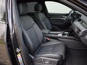 AUDI Q8 e-tron Sportback 55 qu.  S-line Pano Luft HuD