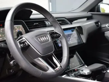 AUDI Q8 e-tron Sportback 55 qu.  S-line Pano Luft HuD