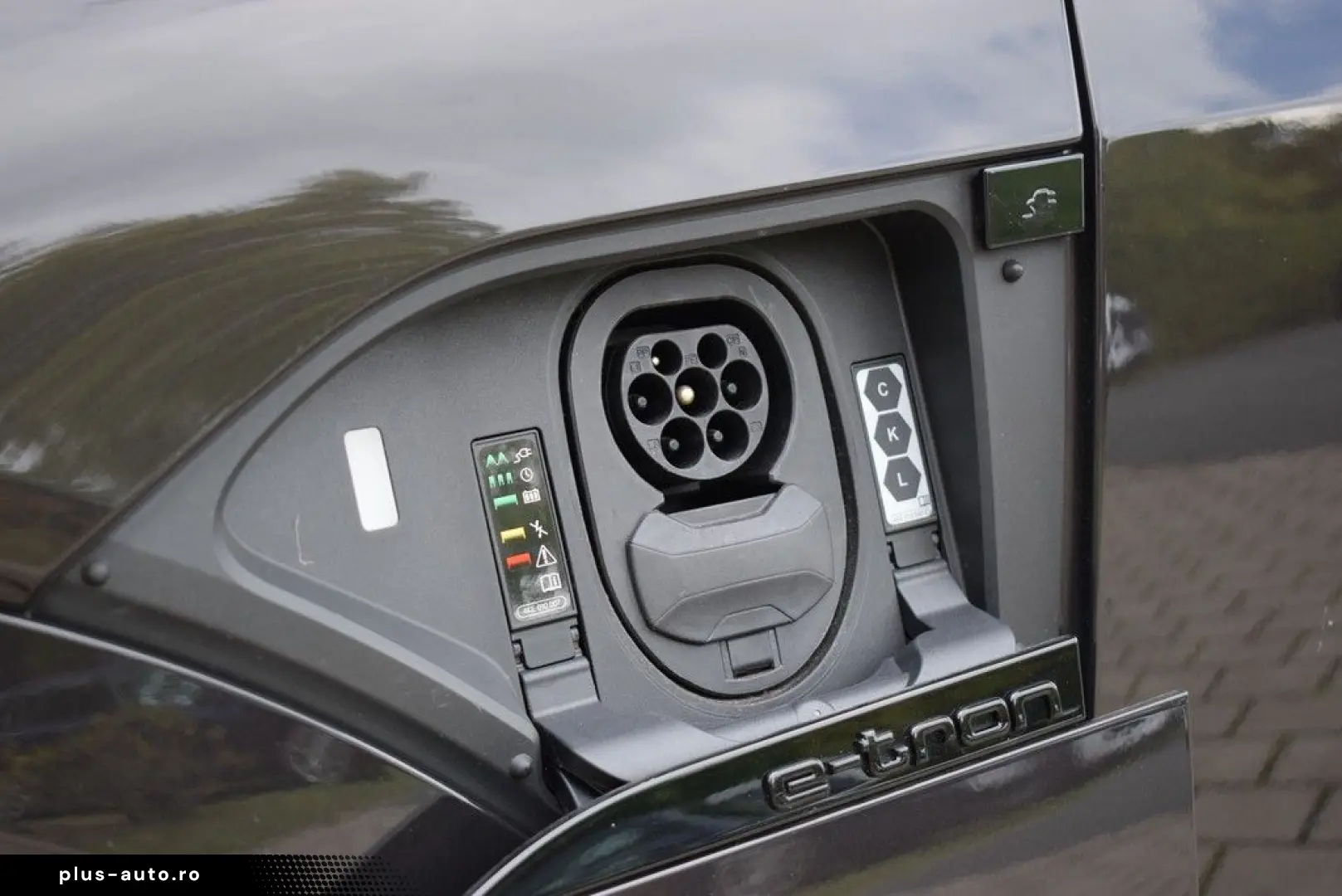 AUDI Q8 e-tron Sportback 55 qu.  S-line Pano Luft HuD