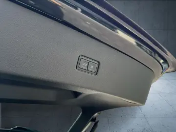 AUDI RS Q8 AHK StHz Pano B&O OLED RS-Aga HuD Carbon 2