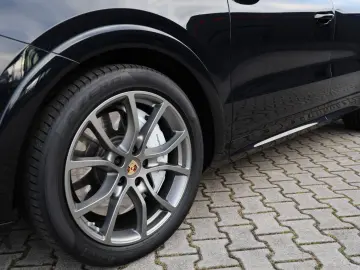 PORSCHE Cayenne Turbo Pano SoftClose Nachtsicht Carbon