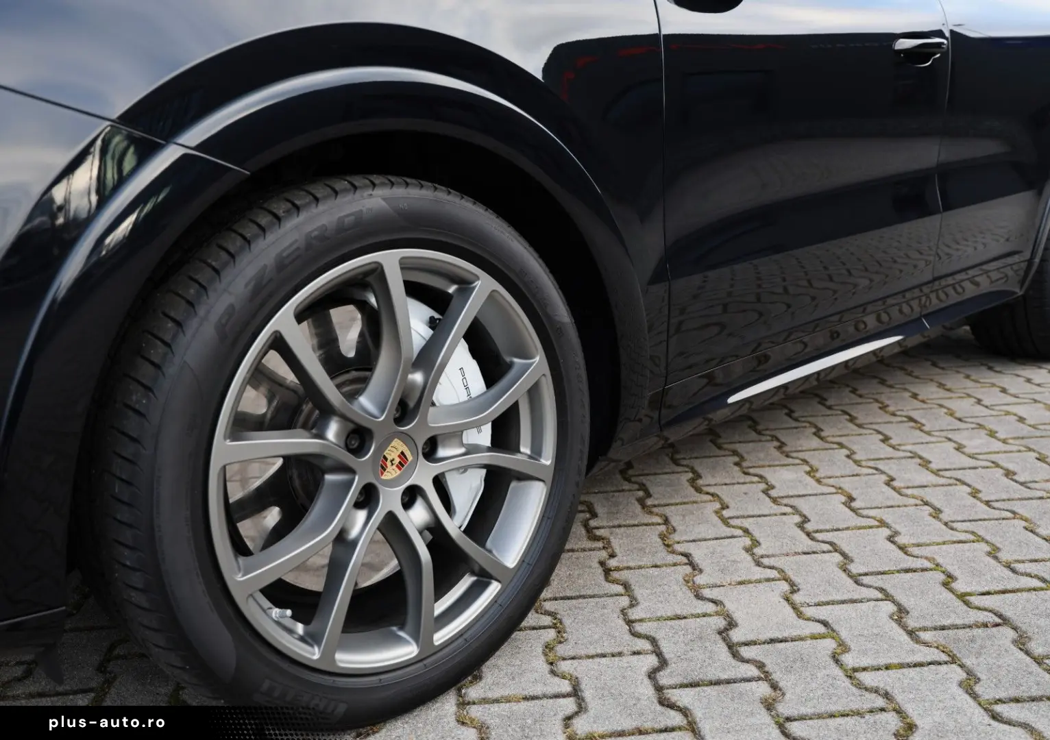 PORSCHE Cayenne Turbo Pano SoftClose Nachtsicht Carbon